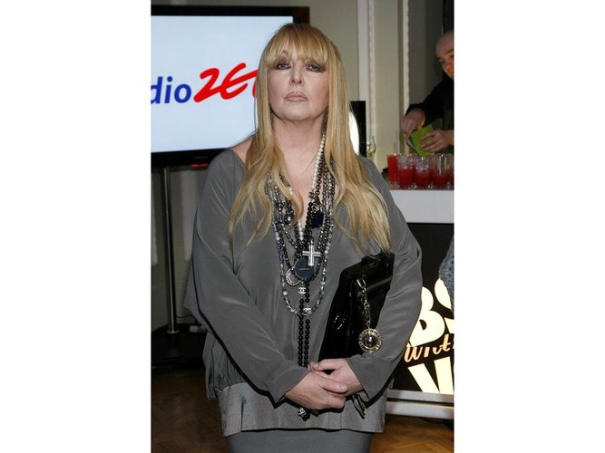 Stonowana szaroś za to szaleństwo biżuterii