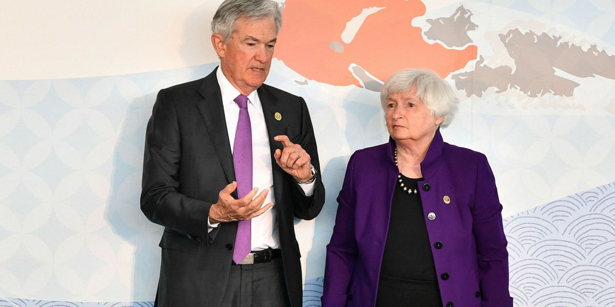 Sekretarz skarbu USA Janet Yellen (P) i szef Rezerwy Federalnej Jerome Powell (L)
