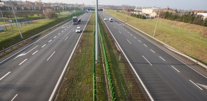 Gnała autostradą pod prąd. Zobacz film!