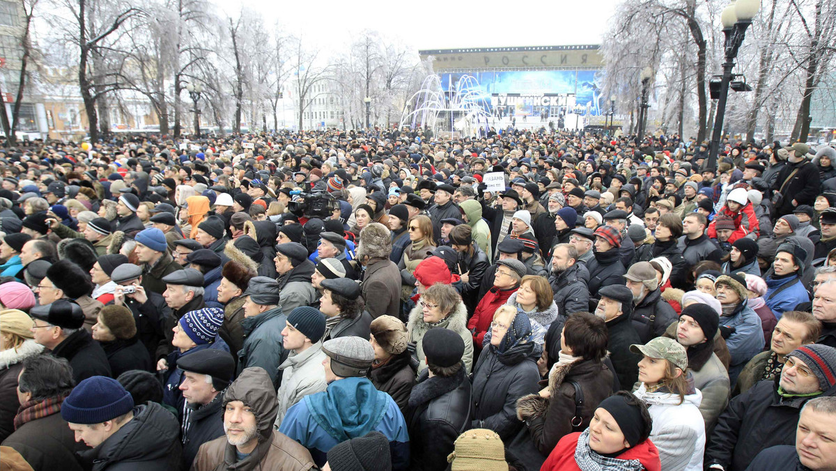 Kilka tysięcy osób demonstrowało w Moskwie, by zaprotestować przeciw fali rasowej i etnicznej nienawiści, która 11 grudnia doprowadziła do poważnych zamieszek w rosyjskiej stolicy.