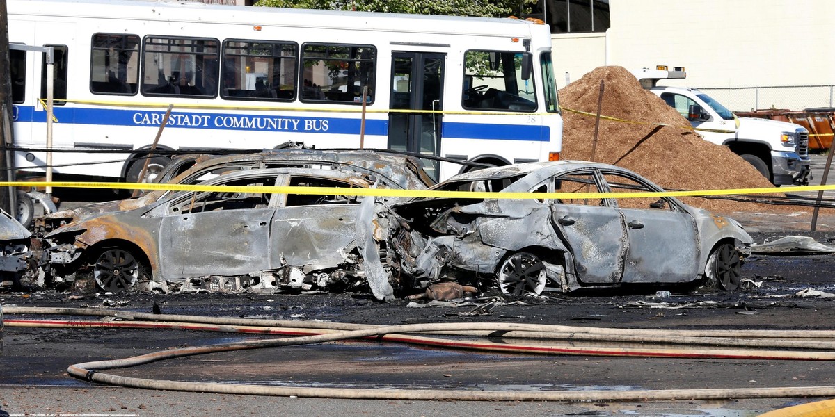 Samolot runął na parking. Zobacz wstrząsające nagranie