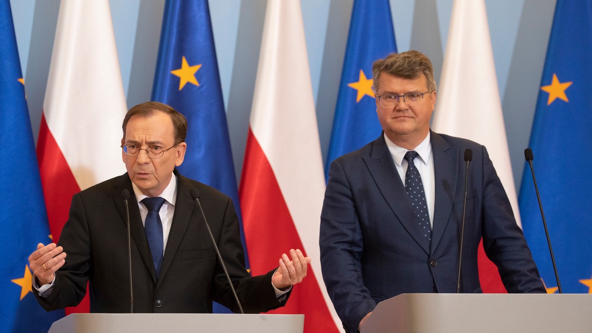 Minister spraw wewnętrznych i administracji Mariusz Kamiński i wiceminister w MSWiA Maciej Wąsik