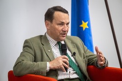 Sikorski: Kaczyński powinien siedzieć cicho. Polska jest przykładem