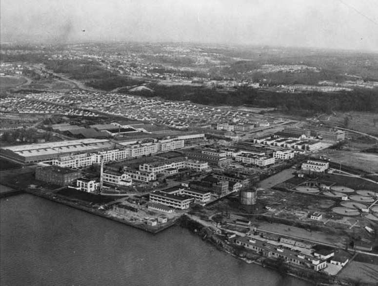 Zdjęcie kompleksu Naval Research Laboratory z roku 1944 -domena publiczna