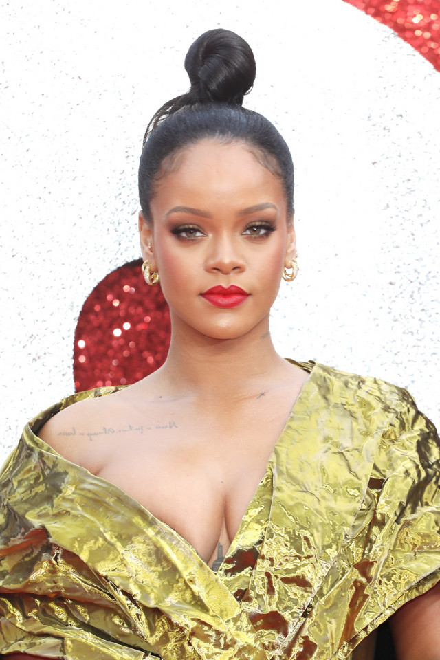 Rihanna w złotej kreacji na premierze filmu