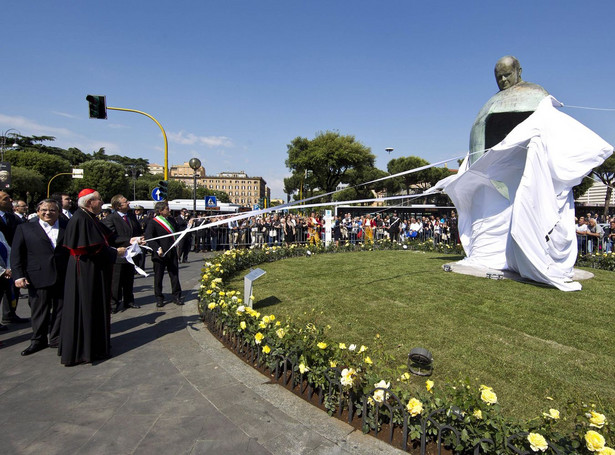 Nie chcą takiego pomnika Jana Pawła II. Protest w Rzymie