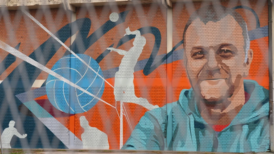 Mural sa likom nastavnika fizičkog vaspitanja Nenada Grujića u Čačku