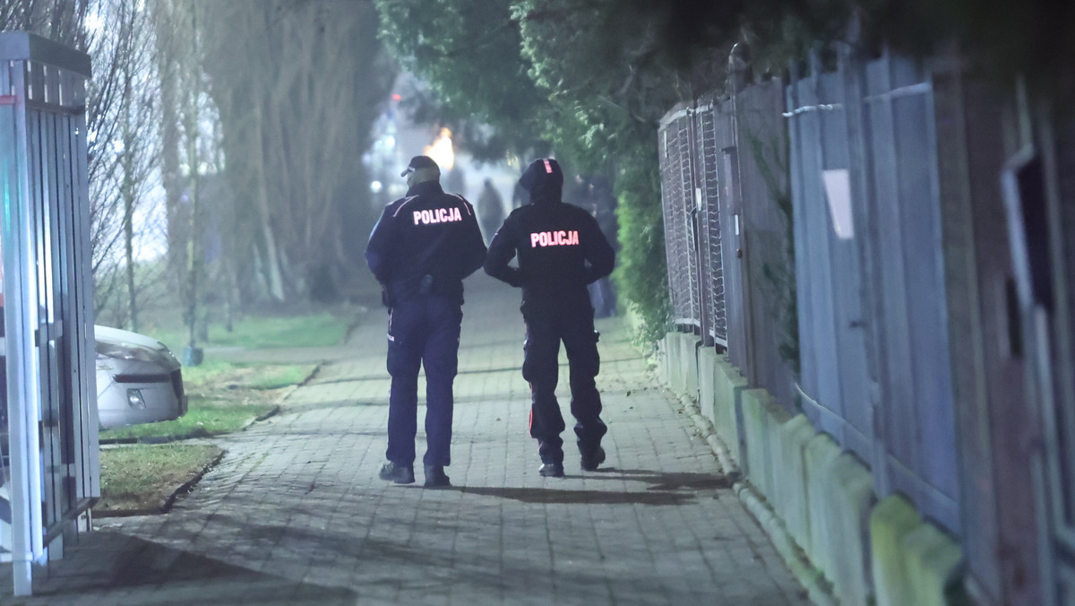 Policja znika sprzed domu Jarosława Kaczyńskiego. Szef MSWiA ogłasza zmiany