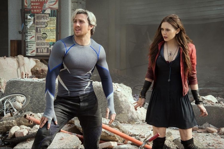 Elizabeth Olsen i Aaron Taylor-Johnson w filmie 'Avengers: Czas Ultrona'