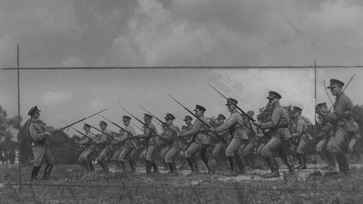 Rok 1934. Żołnierze KOP ćwiczą walkę na bagnety 