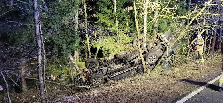 Tragiczny wypadek koło Goleniowa. Auto dachowało, nie żyje jedna osoba [ZDJĘCIA]
