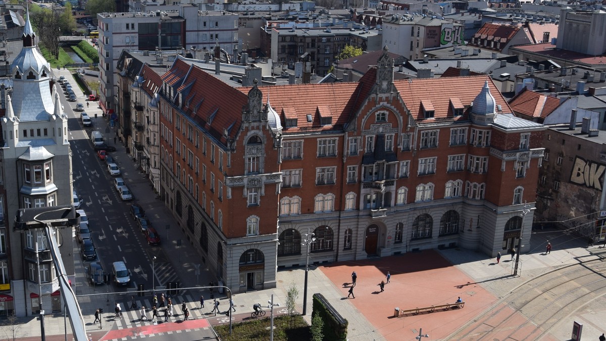 Nie Bytom, nie Chorzów i nie Sosnowiec. Siedzibą Górnośląsko-Zagłębiowskiej Metropolii będą Katowice. Władze metropolii przejmą gmach Muzeum Śląskiego przy katowickim rynku. Zanim to się jednak stanie, budynek czeka kosztowny remont, a urzędnicy będą musieli zadowolić się tymczasową siedzibą wydzieloną w biurowcu KZK GOP.