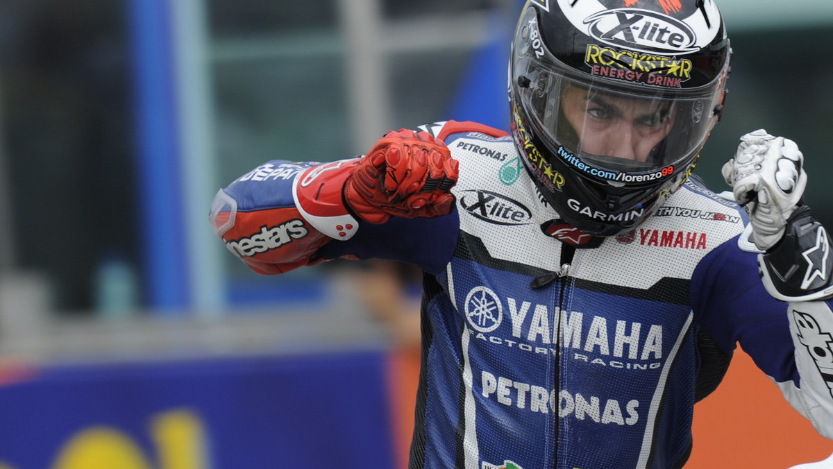 Wygrywając Grand Prix San Marino, trzynastą rundę motocyklowych MŚ MotoGP, Hiszpan Jorge Lorenzo udowodnił, że nie zamierza oddawać wywalczonego rok temu tytułu mistrza świata Caseyowi Stonerowi. Ale czy w ostatnich pięciu wyścigach zawodnik Yamahy będzie w stanie odrobić wynoszącą 35 punktów stratę w tabeli?