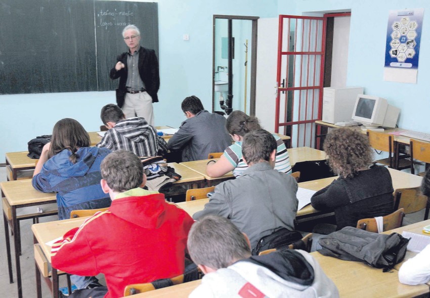 Roditelji izdvajaju u proseku 6.000 dinara mesečno za dodatno učenje svoje dece