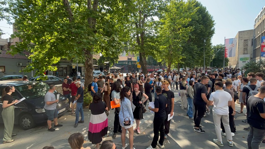 Velika gužva ispred Mašinskog falulteta drugog dana prijemnog