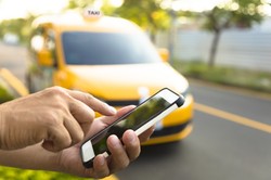 Bezpieczne przewozy na aplikację? Tylko, jeśli uszczelnimy system weryfikacji [RAPORT]