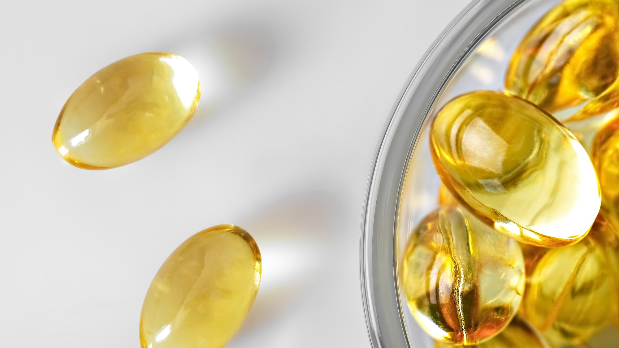 Vitamín D3 sa bežne užíva vo forme výživových doplnkov. Nová štúdia skúmala, či môže cielene upravované dávkovanie podľa krvných testov ovplyvniť riziko ďalšieho infarktu. (Ilustračný obrázok)