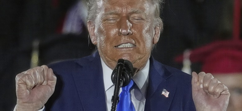 Trump chciałby zakazać flag transgender i uznać Antifę za organizację terrorystyczną