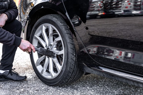 Zbog jedne greške felne na vašem automobilu izgledaju rđavo: Evo šta ih zaista oštećuje i koje sredstvo NIKADA ne bi trebalo da koristite!