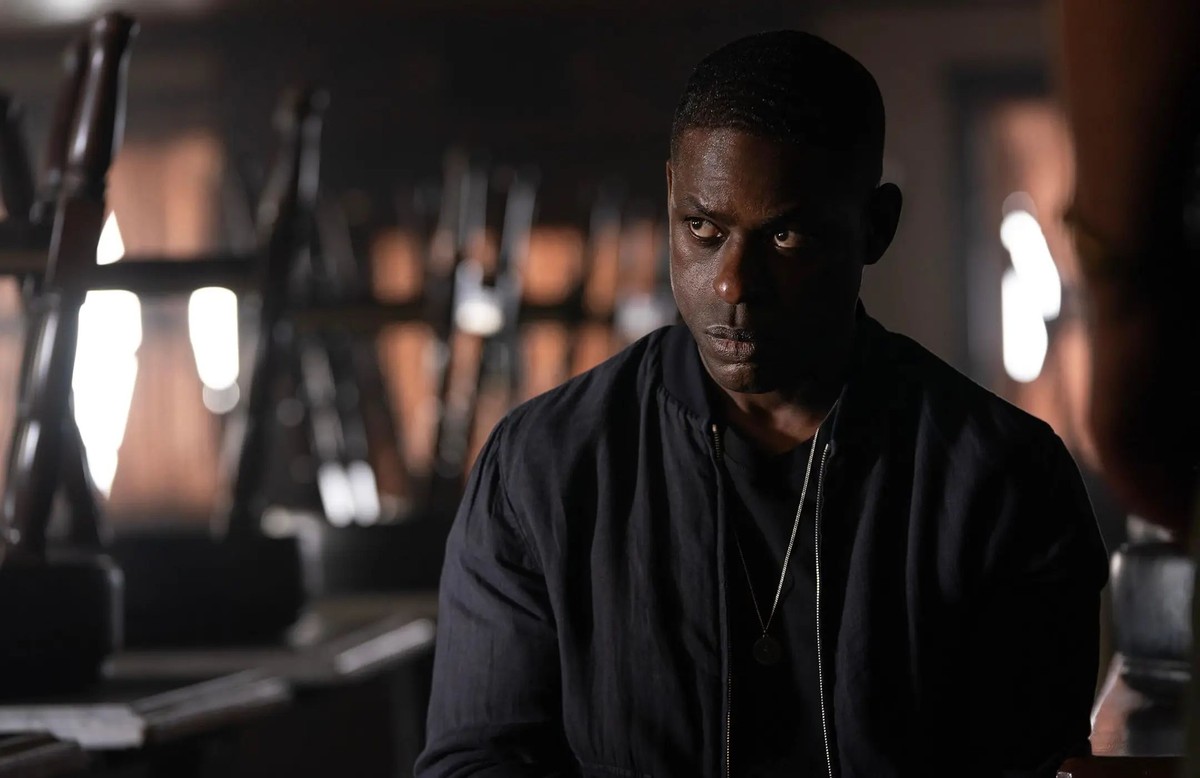 Sterling K. Brown w drugim sezonie serialu "Paradise"