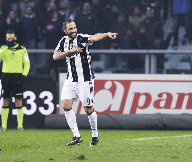 Liga włoska: Higuain uratował Juventus. Bramki Argentyńczyka dały zwycięstwo w derbach Turynu