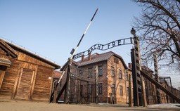 Album oprawiony w ludzką skórę trafił do Muzeum Auschwitz