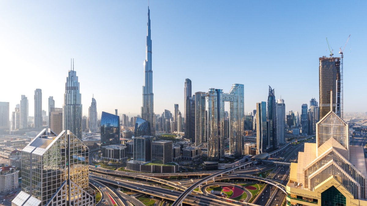 5.000 de noi locuri de muncă disponibile în Dubai. O companie își caută angajați cărora le va asigura și zborurile, vizele și cazarea