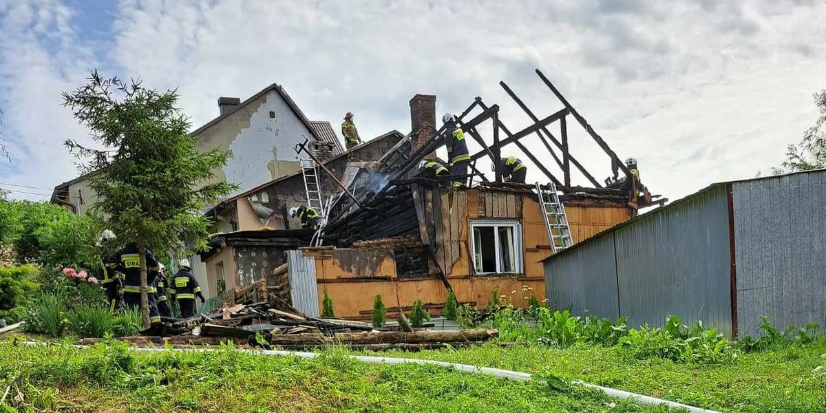 Ogień zniszczył dom w Pogorzanach.