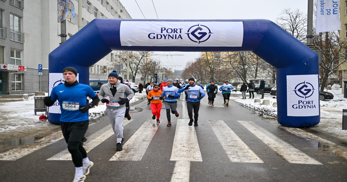 10-tysi-cy-os-b-w-biegu-rocznicowym-Gdynia-wi-tuje-100-lat-praw-miejskich