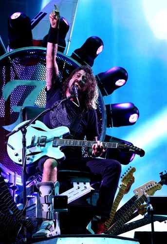 Dave Grohl podczas występu na koreańskim Ansan M Valley Rock Festival 2015