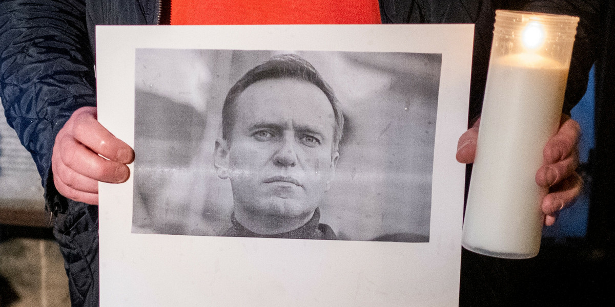 Aleksiej Nawalny zmarł w piątek w kolonii karnej.