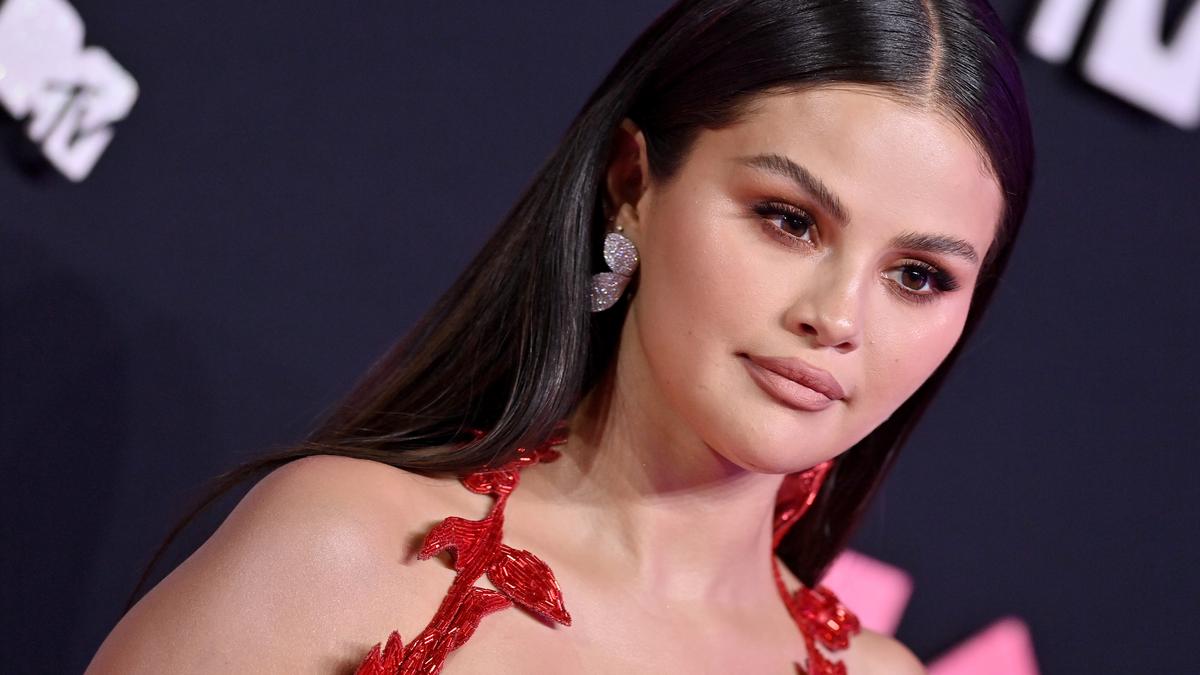 Selena Gomez a világ legmerészebb meztelenruhájában tarolt a VMA vörös szőnyegén
