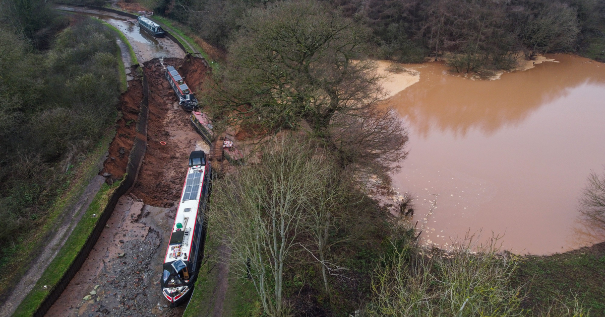 50-metre sinkhole swallows narrowboats in Whitchurch days before Christmas