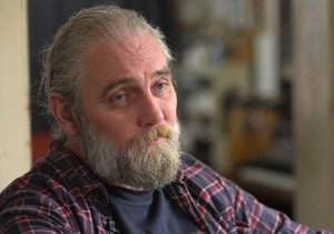 Adam Hurikan kaže da se ubrzo „navukao“ na dopisivanje sa Ani, jednim od likova dostupnih na četbotu Grok | Foto: BBC