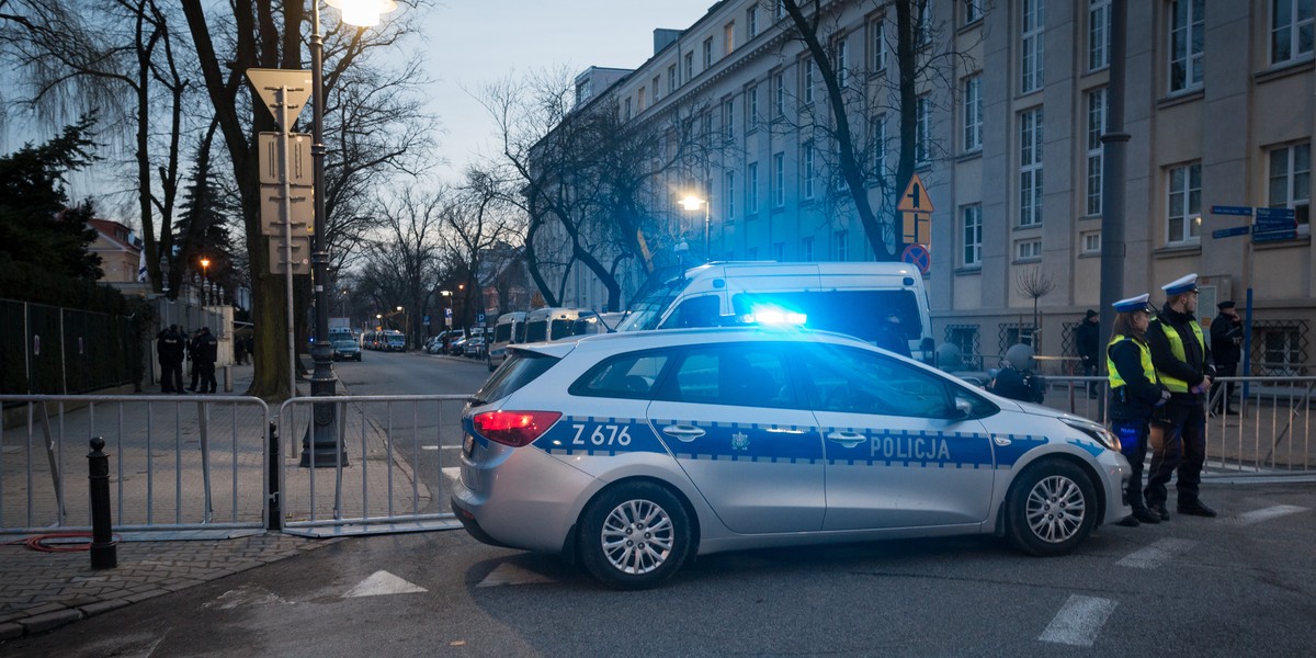 Śledztwo dotyczy kierowania gróźb karalnych wobec "wybitnego piłkarza, byłego klienta i współpracownika podejrzanego".