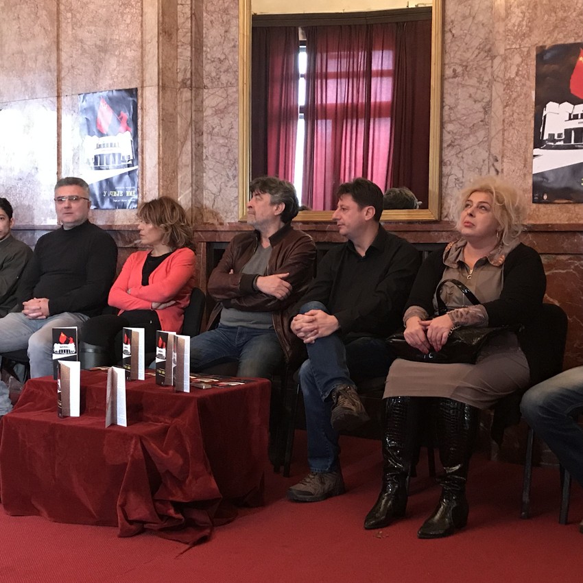 Milan Karadžić i ekipa predstave "U čije ime"