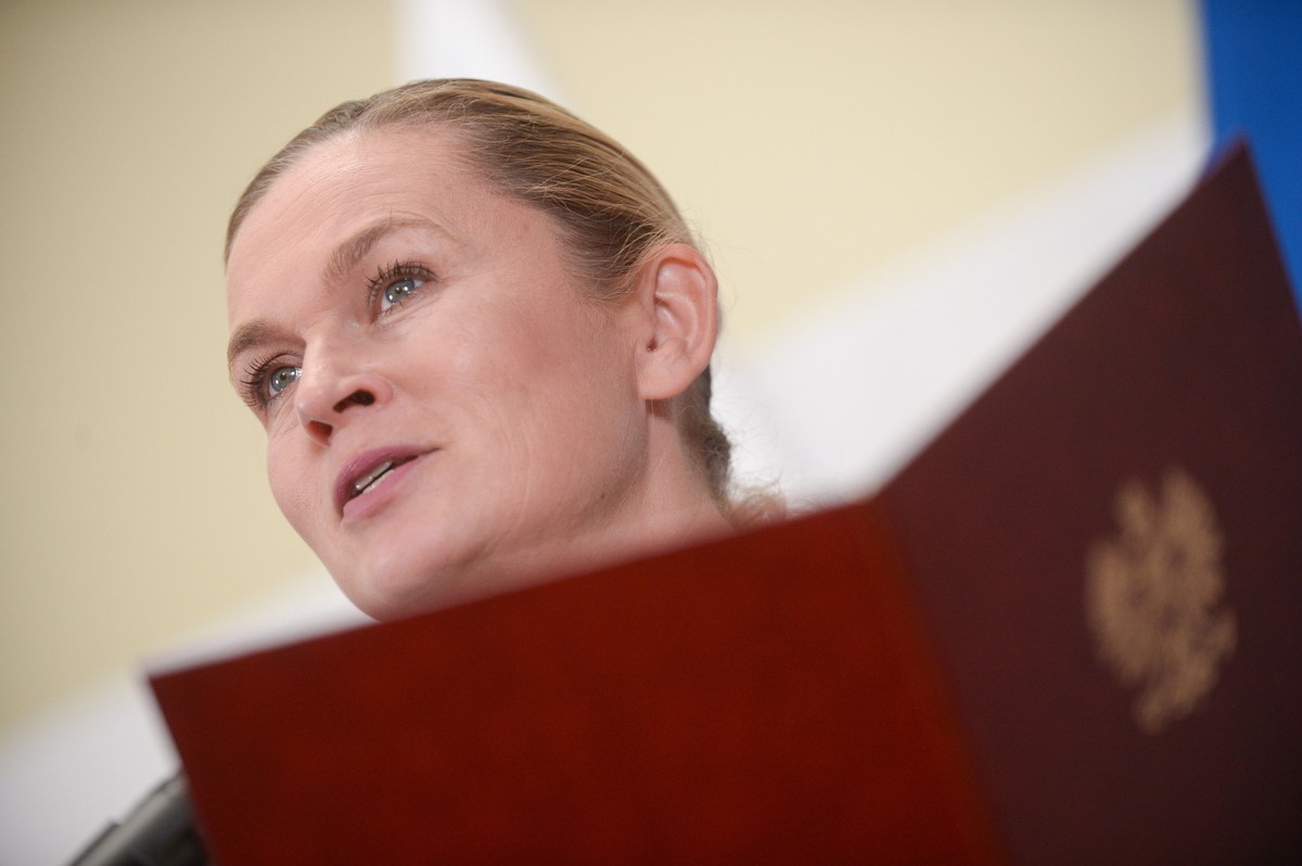 Minister edukacji narodowej Barbara Nowacka podczas konferencji prasowej