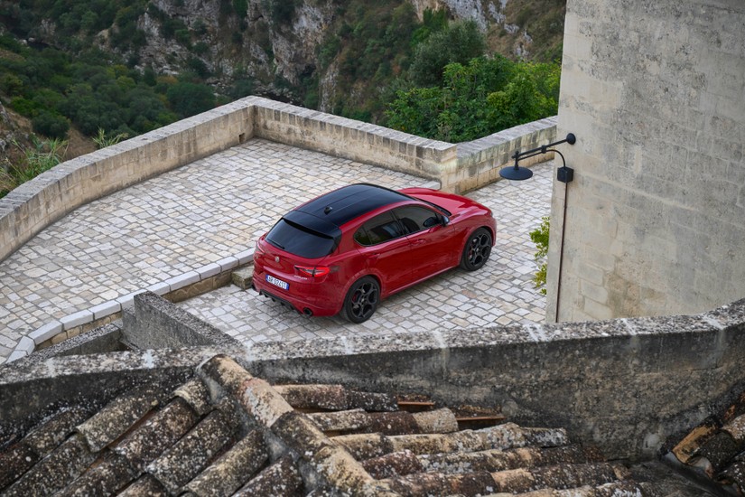 Alfa Romeo Stelvio Tributo Italiano - zdjęcie poglądowe