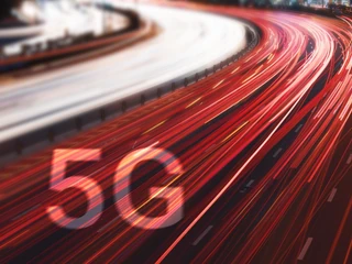 Technologia 5G może zmienić standardy komunikacyjne i wprowadzić nową jakość, jeśli chodzi o przesył danych, pisze autor