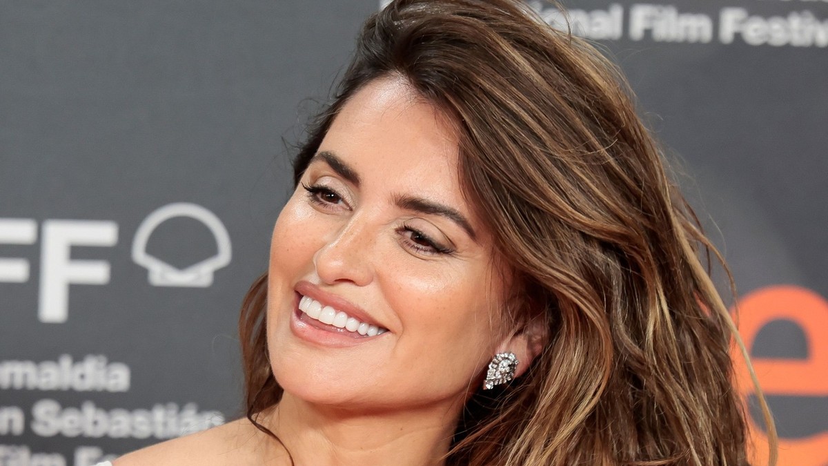 Uni erining ko‘z o‘ngida qurol bilan sikishgan.