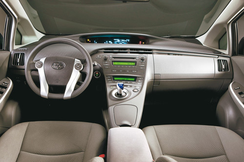 Toyota Prius kontra Honda Insight: Hybrydowe imperium szybko rośnie w siłę