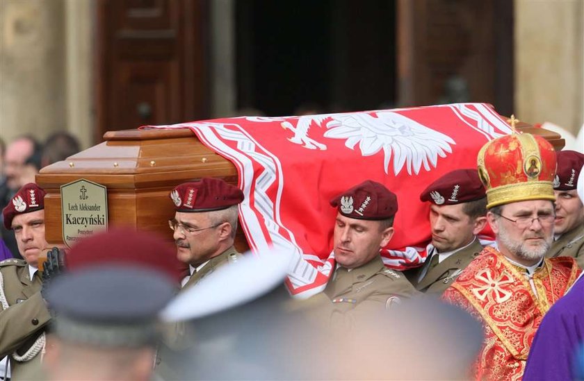 Niedzielne uroczystości pogrzebowe Lecha i Marii Kaczyńskich w Krakowie nie pobiły rekordu oglądalności. Pogrzeb Pary Prezydenckiej śledziło 13 mln widzów