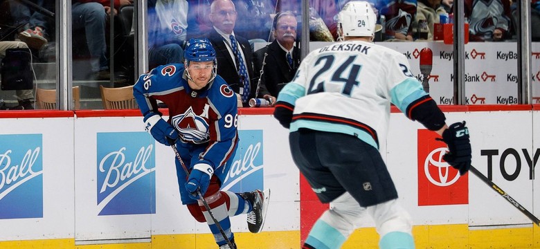 Liga NHL . Obrońcy tytułu wyrównali stan rywalizacji, Rangers znowu lepsi w derbach