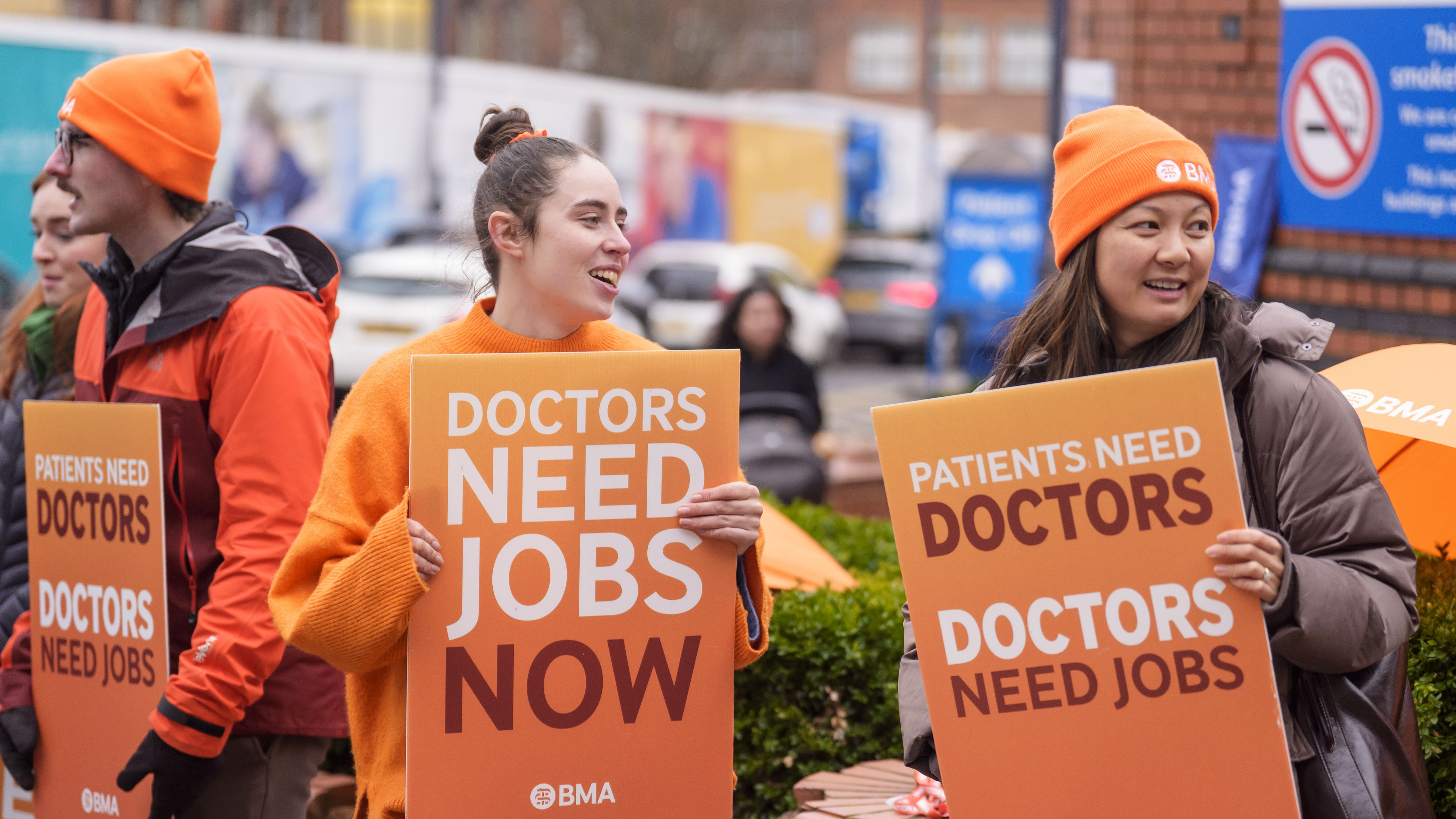 Record 3,140 flu patients daily in England amid 5-day doctors' strike