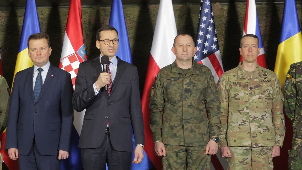 Stała obecność wojsk NATO na terytorium Polski była zawsze marzeniem Lecha Kaczyńskiego i jest realizacją jego testamentu - mówił premier Mateusz Morawiecki podczas spotkania z żołnierzami w Bemowie Piskim. Podkreślił, że znakiem firmowym rządu jest bezpieczeństwo.