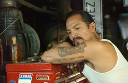 "La Mission" – strach przed wyjściem z szafy