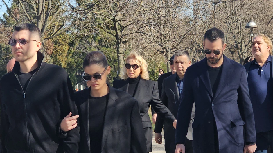 Brena na sahrani Saše Popovića