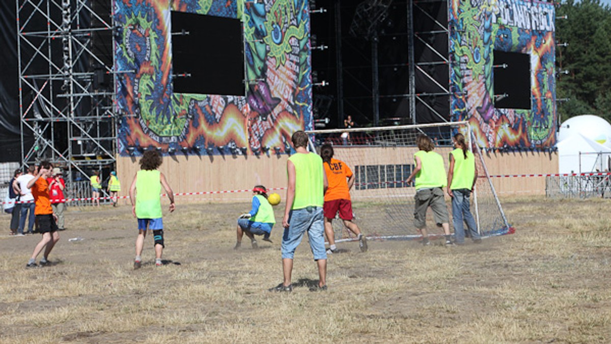 Na tegorocznym Przystanku Woodstock, największej imprezie masowej w Polsce, pojawi się wioska Carlsberg Euro 2012, skupiająca fanów piłki nożnej. Jej motywem przewodnim będą Woodstockowe Mistrzostwa Europy w Piłce Nożnej - turniej piłkarski, który obędzie się na specjalnie wybudowanym przez znany browar boisku, informuje strona ww.wosp.org.pl, oficjalny serwis Wielkiej Orkiestry Świątecznej Pomocy.