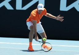 australian open. hurkacz wraca do domu. przegrał z niżej notowanym rywalem
