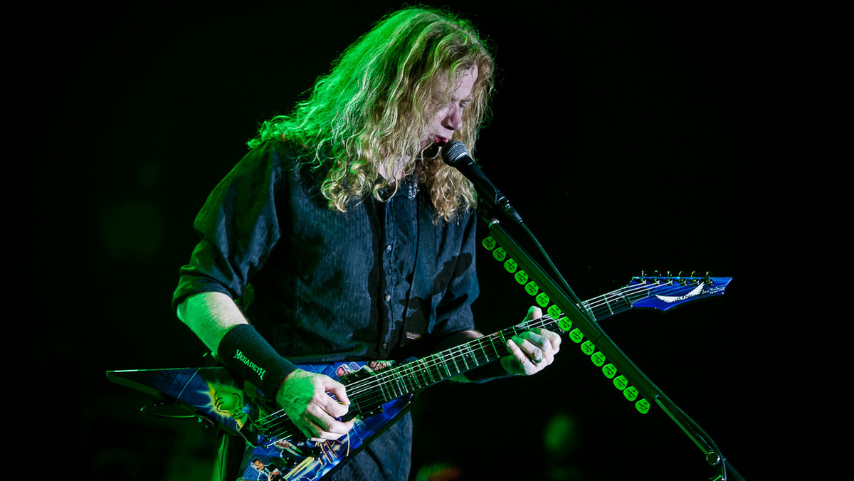 Dave Mustaine, lider grupy Megadeth, w filmie udostępnionym w mediach społecznościowych zespołu dostrzegł, że istnieje związek między popularnością muzyki heavymetalowej a sytuacją na świecie.